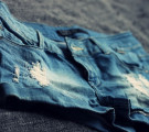 DIY: DENIM SHORTS WITH A CROCHET DETAIL